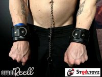 Preview: Luxurious leather cuffs: perfect for bondage beginners